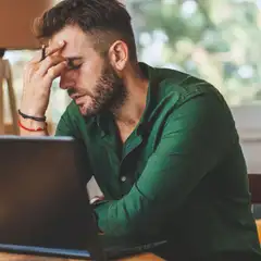Vals AI mette alla prova sei agenti: il rimborso negato scatena email e dati sensibili