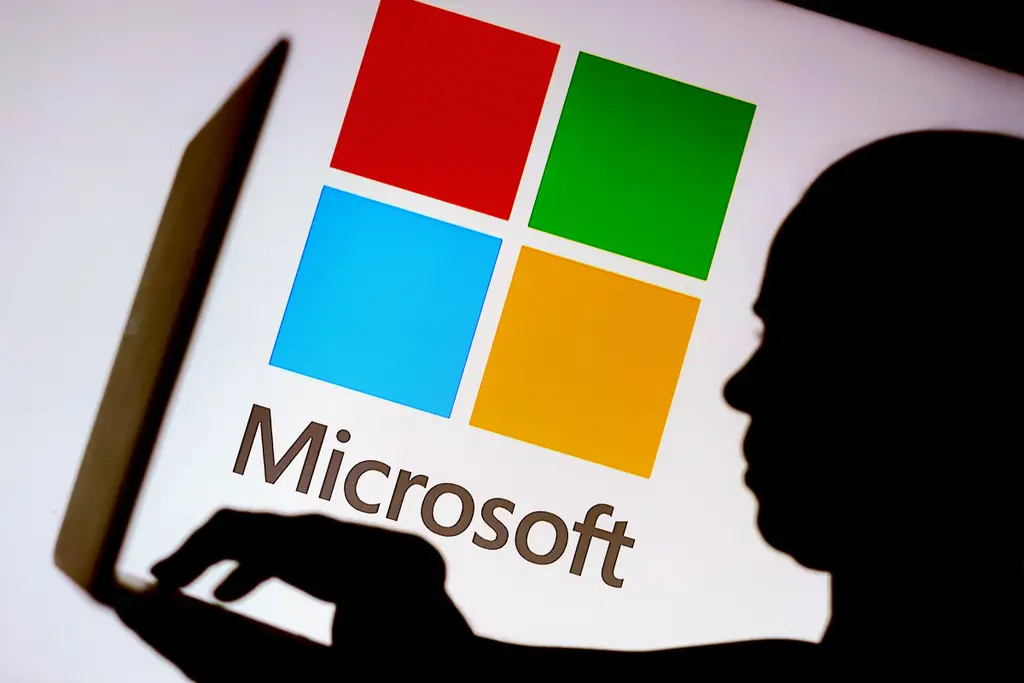 Microsoft, account X hackerato: Clippy diventa l’esca per una truffa crypto