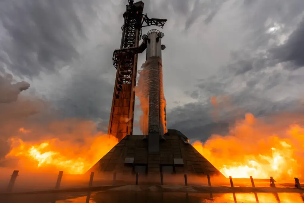 SpaceX, svolta per Starship: completati l'inserimento orbitale e il primo rilascio di carico commerciale